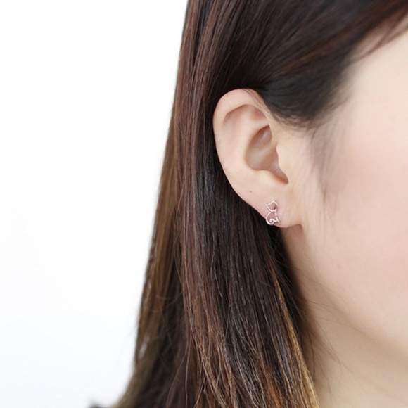 ❤️4 for $20 Sale❤️ Silver Cat Stud Earrings - Picture 4 of 4
